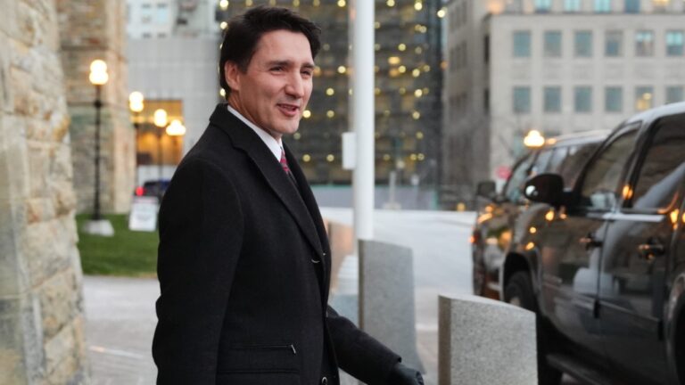 Les détracteurs des rangs libéraux à la merci de la décision Trudeau, selon un analyste