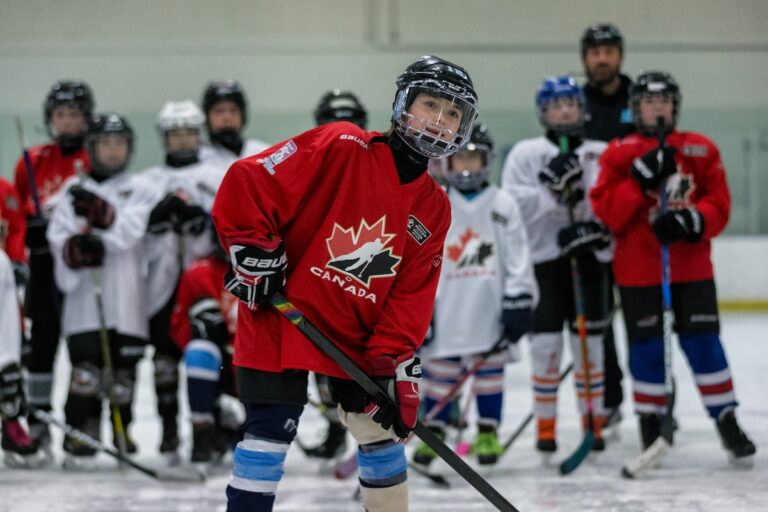 Les écoles de sport d'aujourd'hui enseignent à la fois des compétences pour le jeu et des leçons de vie plus larges.