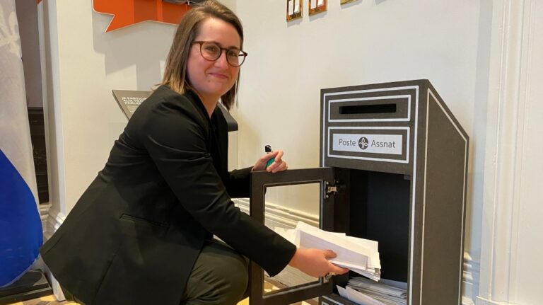 Les enfants du Québec s'inquiètent de la hausse des coûts et écrivent des lettres aux politiciens