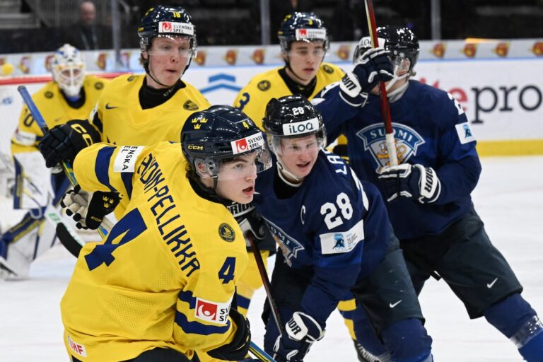 L'espoir des Red Wings Axel Sandin-Pellikka mène la Suède au Mondial junior
