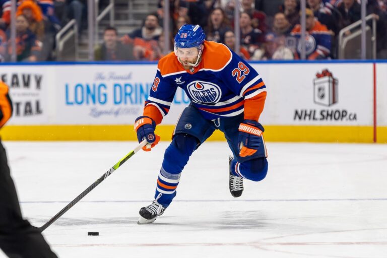 L'ingénieur des Oilers d'Edmonton se rallie tardivement pour faire pencher les Sharks de San Jose 3-2 en prolongation