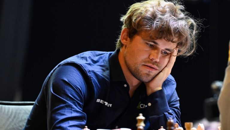 Magnus Carlsen rejoindra le Championnat du monde d'échecs Blitz après avoir résolu la controverse sur les jeans