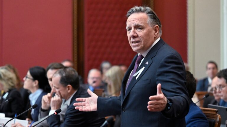 Malgré un sondage dévastateur, le premier ministre du Québec Legault confiant qu'il est là pour rester
