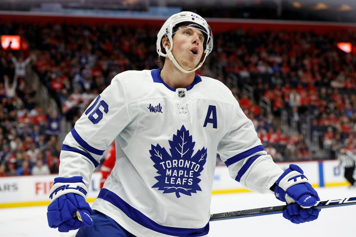 Marner réussit un tour du chapeau alors que les Leafs battent les Red Wings 5-2