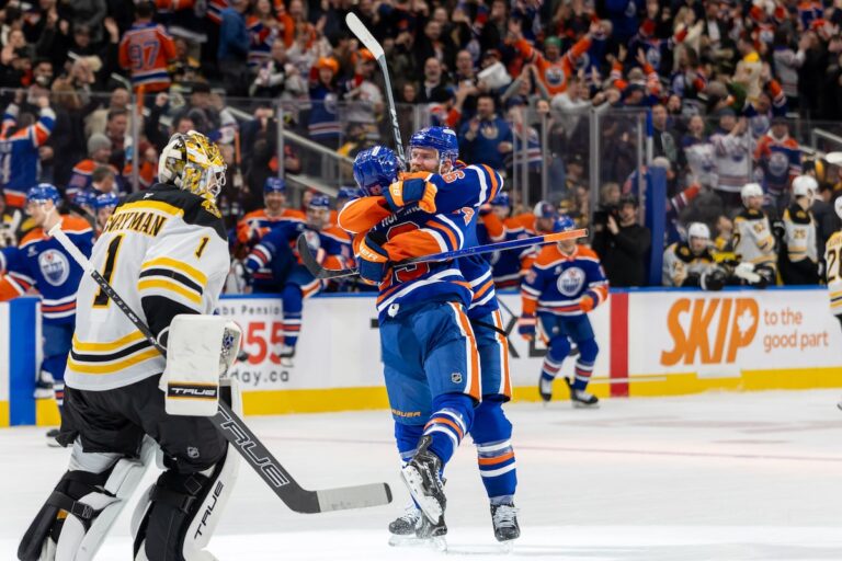 McDavid marque en fin de troisième période, Ekholm remporte le vainqueur de la prolongation alors que les Oilers dominent les Bruins 3-2