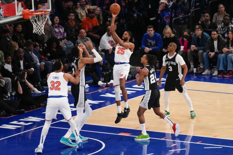 Mikal Bridges marque un record de 41, les Knicks résistent aux débuts monstres de Wembanyama à Noël pour devancer les Spurs