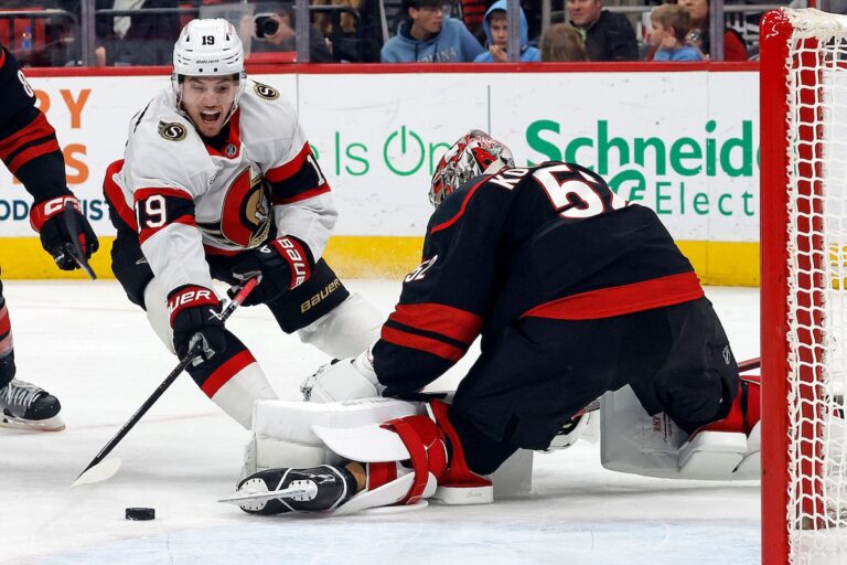 Pinto et Ullmark mènent les Sénateurs à une victoire de 3-0 sur la route contre les Hurricanes