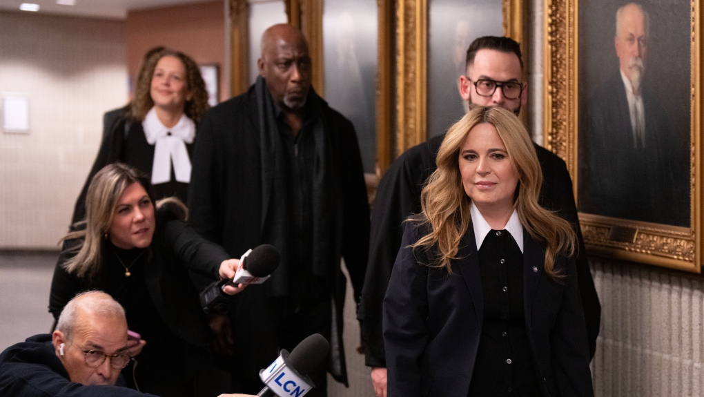 Procès sexuel : l'animatrice télé québécoise Julie Snyder témoigne contre la fondatrice de Juste pour rire