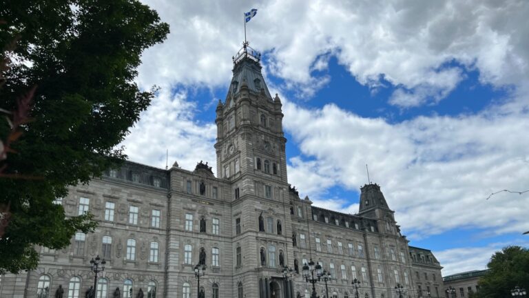 Québec adopte une motion sur l'exploitation sexuelle des mineurs