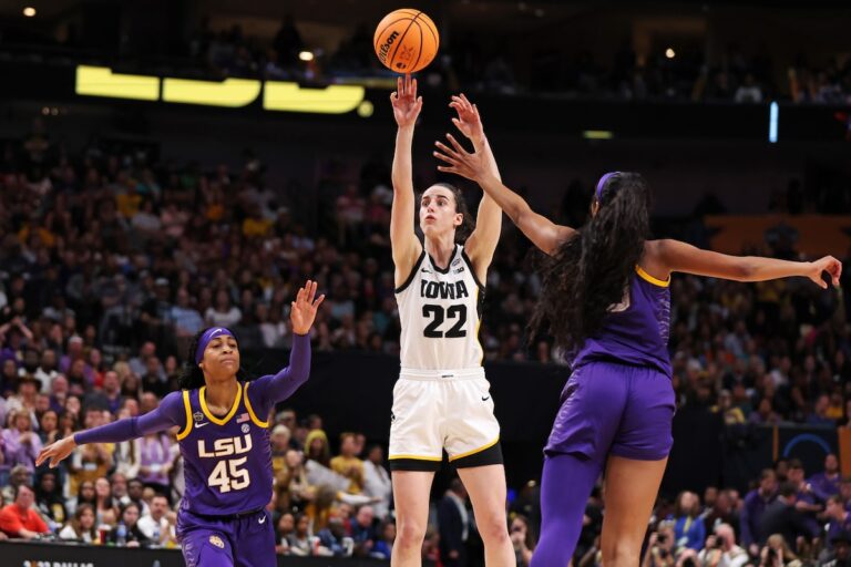 Qu’on l’aime ou qu’on la déteste, Caitlin Clark maintient la WNBA sous les projecteurs
