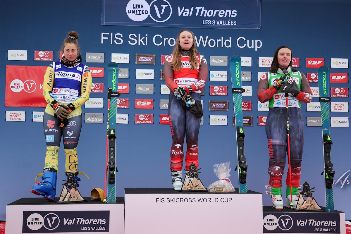 Sherret du Canada remporte l'or à la Coupe du monde de ski cross, Thompson et Drury remportent le bronze