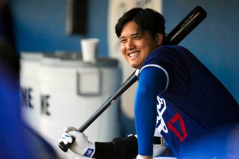 Shohei Ohtani remporte le 3e prix AP d'athlète masculin de l'année, égalant Michael Jordan à 1 place du record