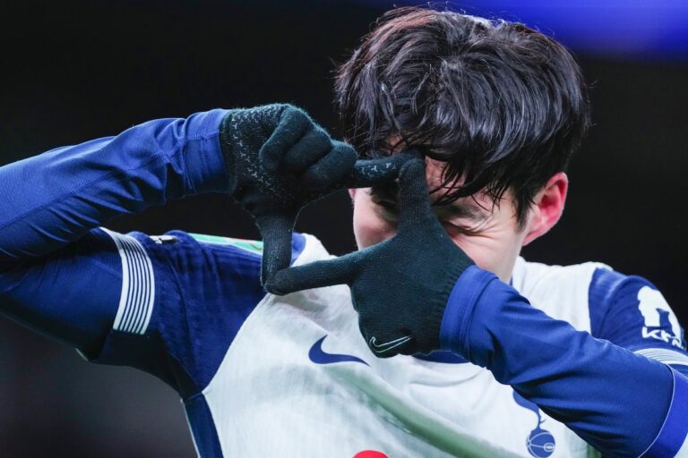 Son fils marque directement sur corner alors que Tottenham bat Man United en Coupe de la Ligue anglaise
