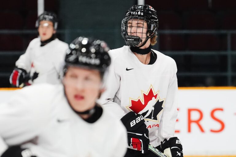 « Spécial avec la rondelle » : le phénomène canadien Gavin McKenna prêt à décoller au Mondial junior