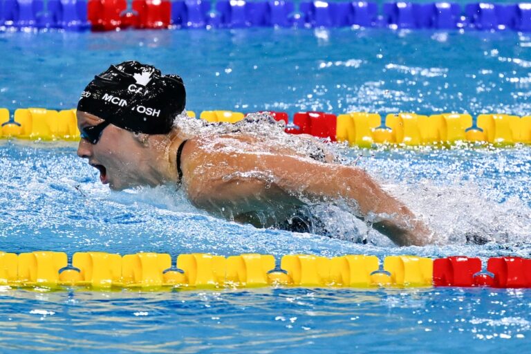 Summer McIntosh établit un autre record, Ilya Kharun remporte l'or aux championnats en petit bassin