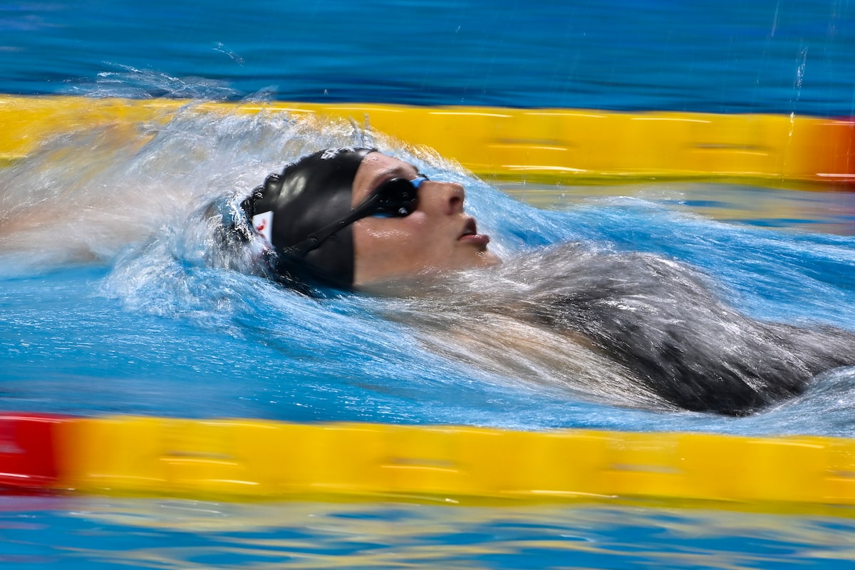 Summer McIntosh établit un autre record du monde aux championnats de natation en petit bassin
