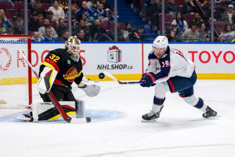 Suter marque deux fois alors que les Canucks battent les Blue Jackets 5-2