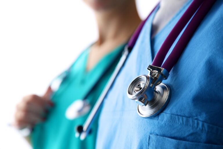 Un nouveau programme vise à attirer des médecins formés à l'étranger dans le Nord