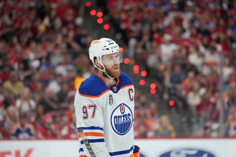 Un regard en arrière et en avant sur les histoires qui font l'actualité du hockey masculin