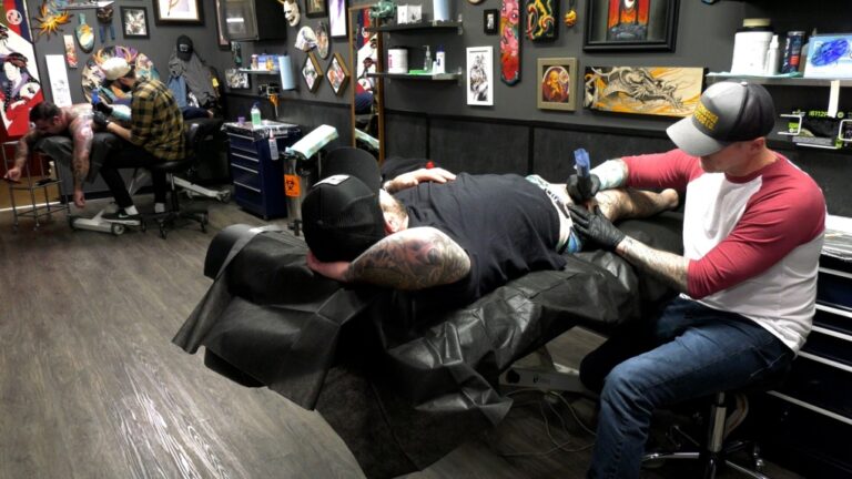 Un tatoueur de Calgary remporte la saison 16 de l'émission télévisée « Ink Master »