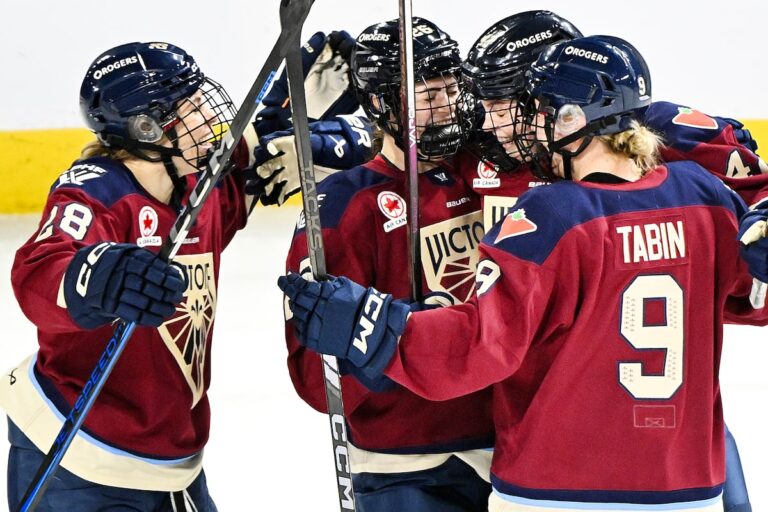« Une leçon en désavantage numérique » : un solide PK aide Victoire à se hisser au sommet du classement de la PWHL