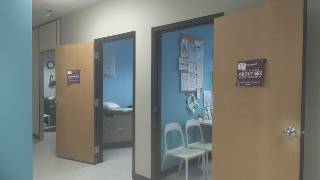 « Vide de services » : les cliniques de santé sexuelle de la Colombie-Britannique risquent de fermer
