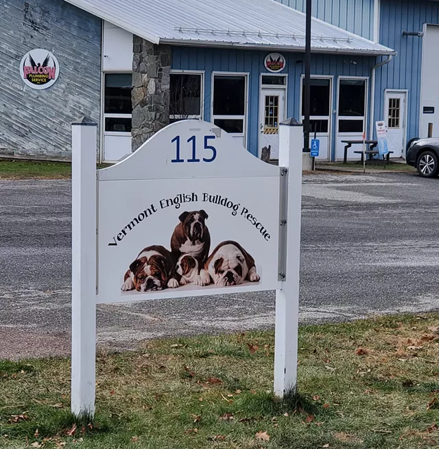 Le panneau devant la salle maçonnique - AVEC L'AUTORISATION DE DAWNA PEDERZANI