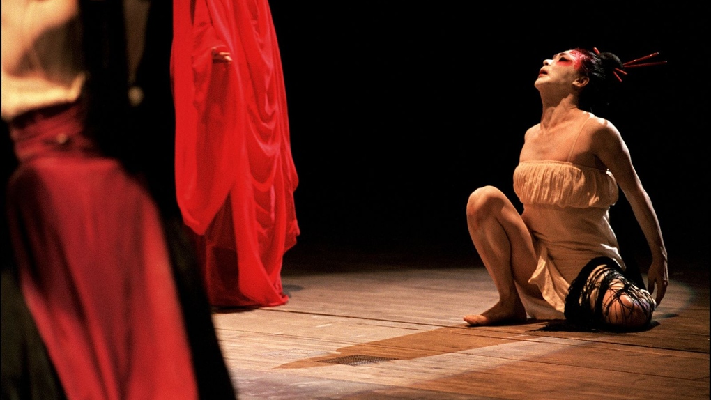 Jin Xing during a show on January 11, 2000. (Nian Zeng/Gamma-Rapho/Getty Images via CNN Newsource)