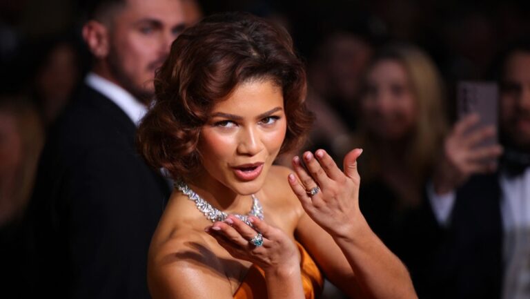 Zendaya canalise le vieux glamour hollywoodien alors que les fans spéculent sur une énorme bague en diamant