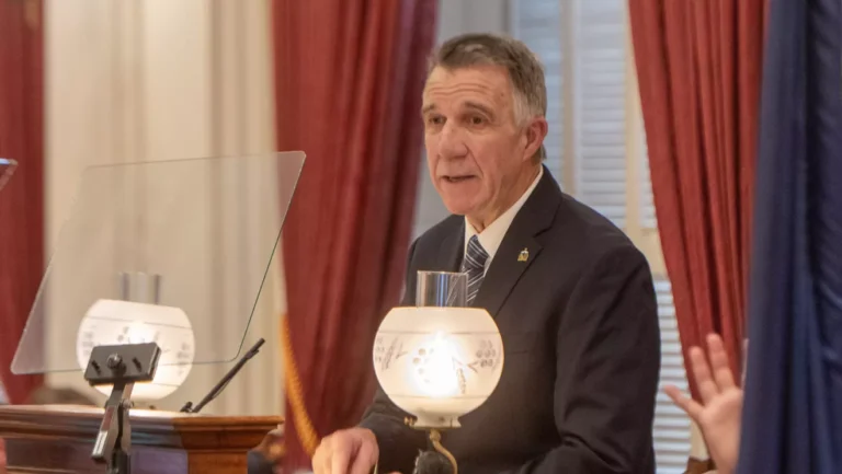 Scott exhorte les législateurs à répondre aux préoccupations liées au coût de la vie