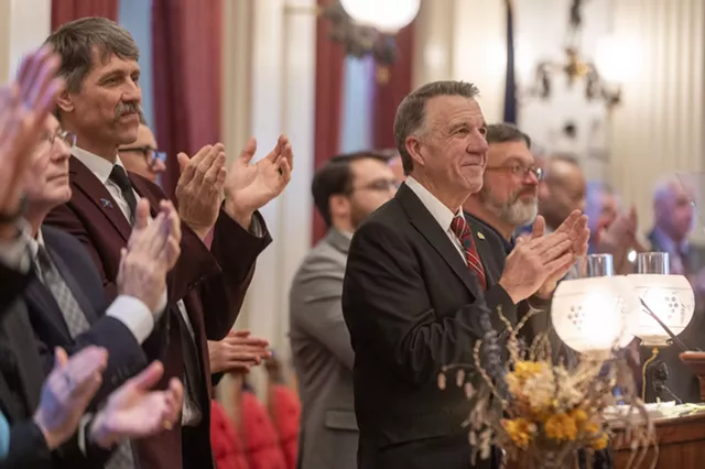 Scott livrant son adresse - Jeb Wallace-Brocket