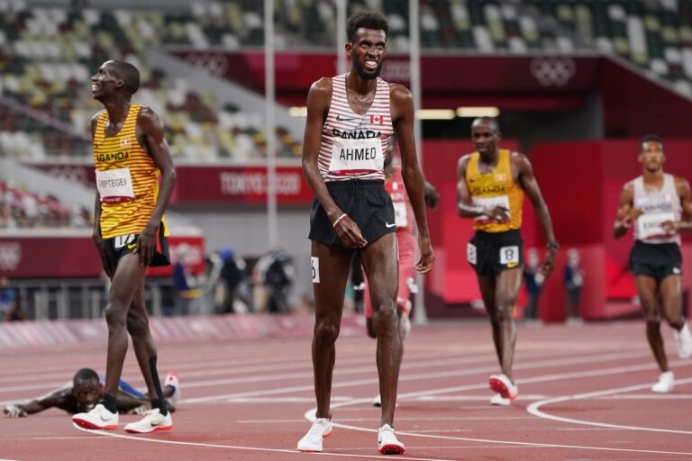 À mesure que l'âge rattrape son retard, le coureur canadien Moh Ahmed se retrouve à la croisée des chemins
