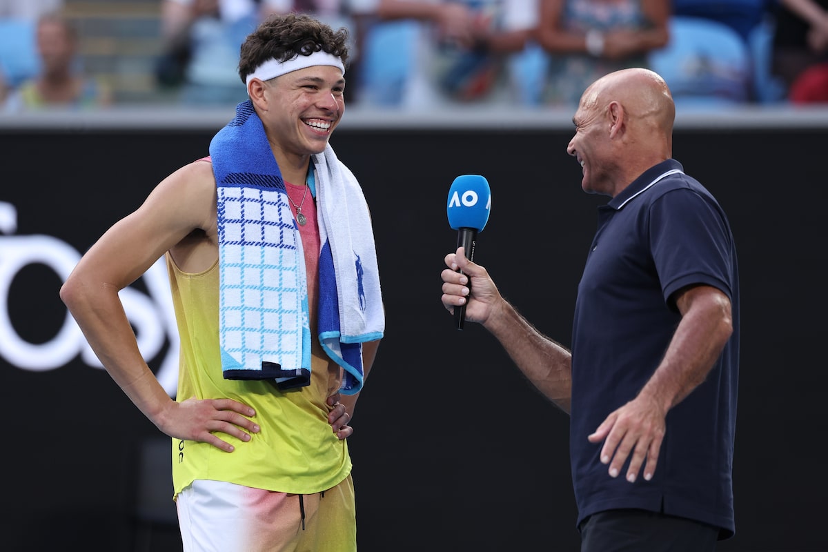 Alors que les pom-pom girls de la télévision bousculent leurs répliques en Australie, les vraies stars s'énervent