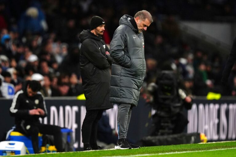 Ange Postecoglou incertain quant à l'avenir de Tottenham après une autre défaite alarmante alors que Man United bat Fulham