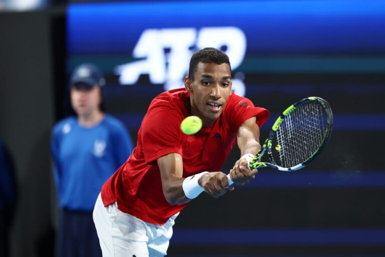 Auger-Aliassime accède aux quarts de finale d'Adélaïde