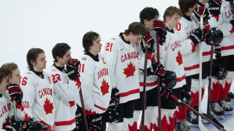 « C'est historique » : le Canada doit modifier son programme de développement après la défaite au Mondial junior, disent les experts
