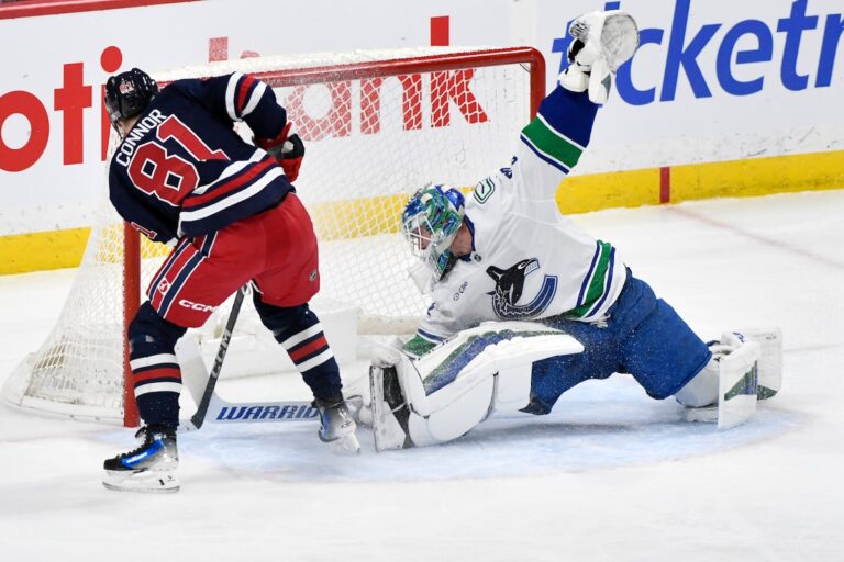 Connor réussit un tour du chapeau et les Jets battent les Canucks 6-1