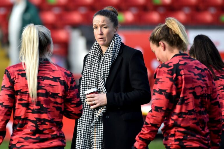 De la lessive à Arsenal à l'entraîneur du Canada, Casey Stoney a payé sa cotisation
