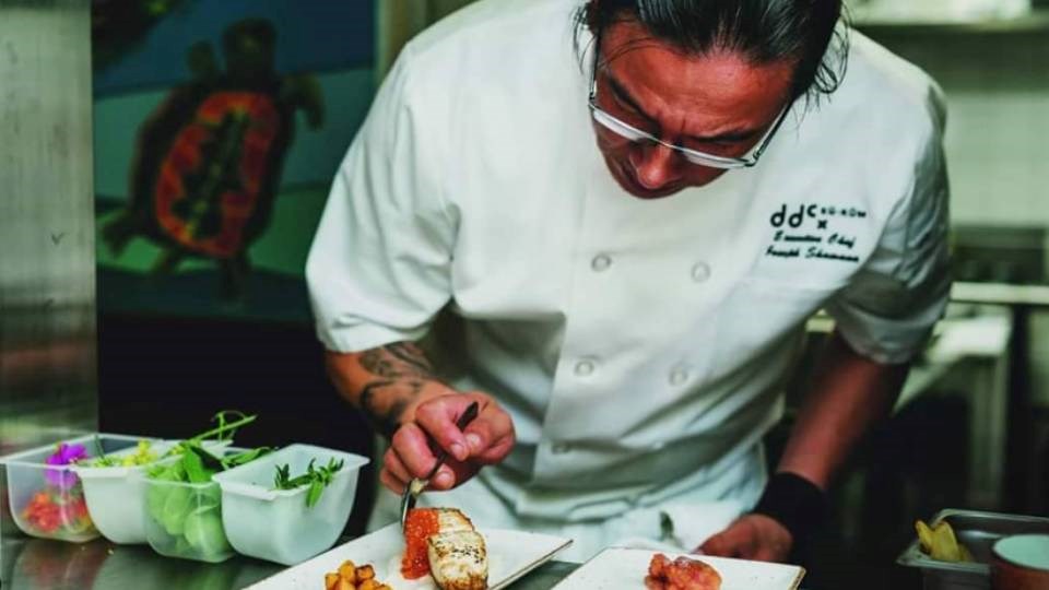 Dirigeants autochtones : le chef Wiky entre sous les projecteurs dans un rôle d'éducation culinaire unique en son genre