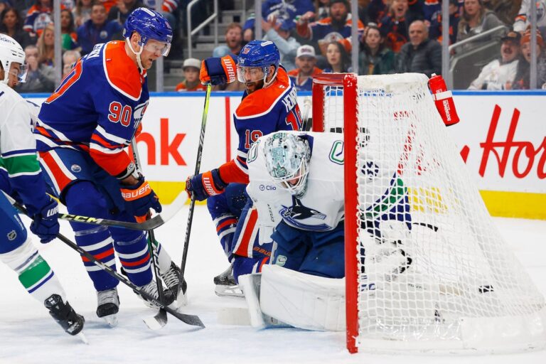 Hyman, Draisaitl a conduit les Oilers à la victoire 6-2 sur les Canucks