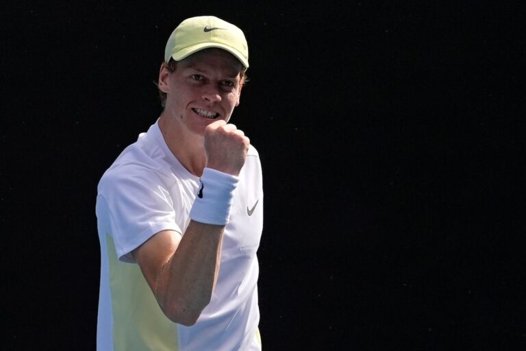 Jannik Sinner bat Holger Rune à l'Open d'Australie dans un match avec des retards nets et médicaux