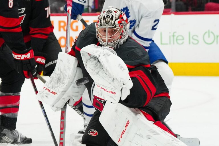 Jordan Staal réussit un tour du chapeau pour mener les Hurricanes à une victoire de 6-3 contre les Maple Leafs