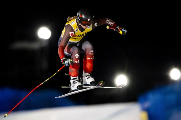 La Canadienne India Sherret remporte l'or à la Coupe du monde de ski cross en Autriche