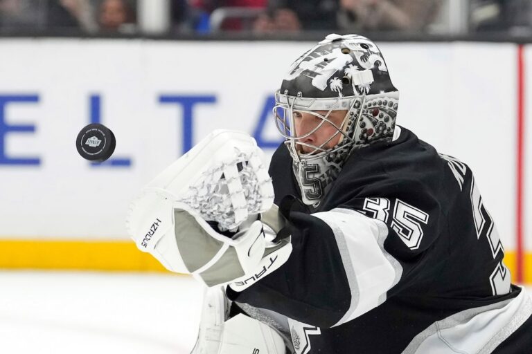 La LNH reporte le match à domicile des LA Kings contre Calgary en raison d'incendies de forêt, la NFL surveille la situation