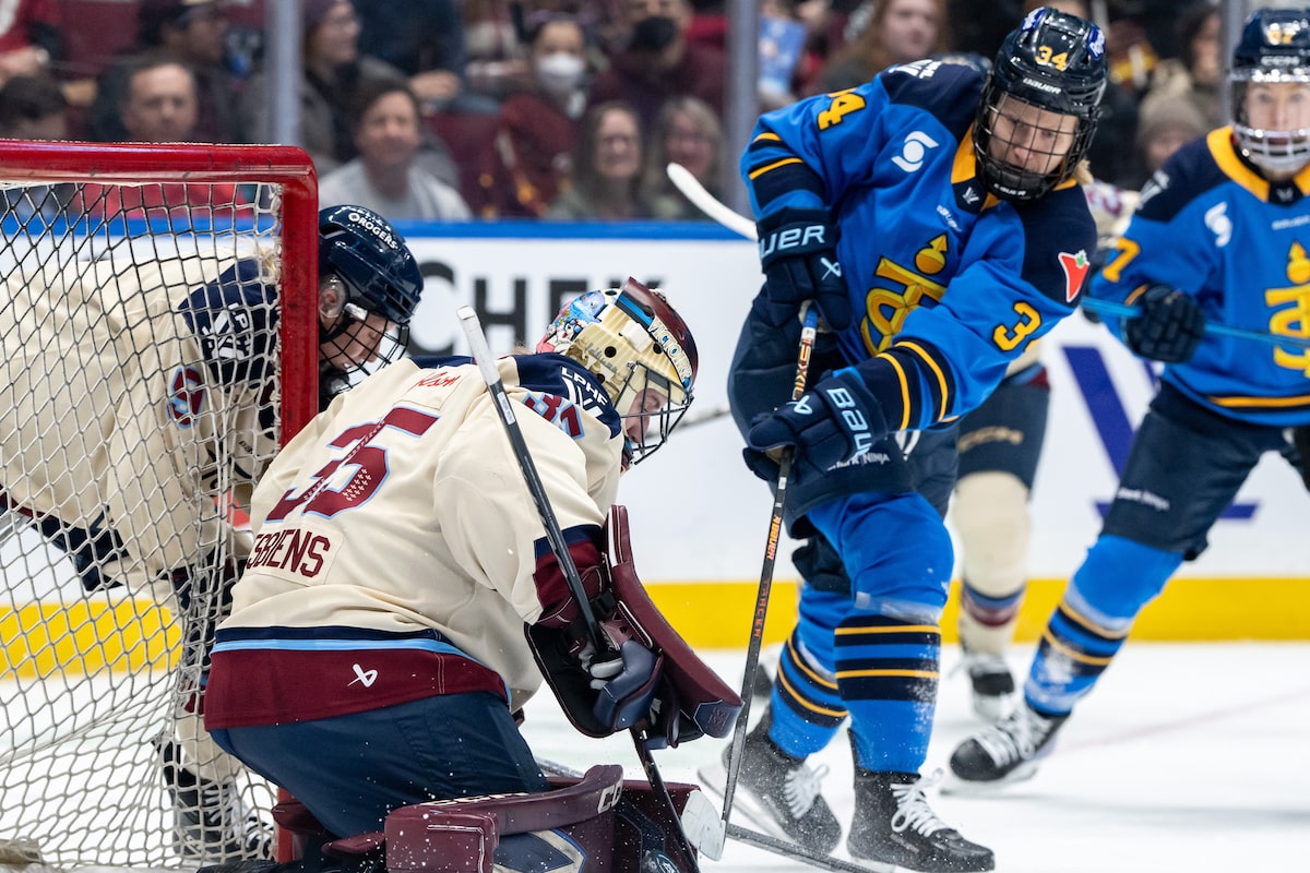 La Victoire de Montréal bat les Sceptres de Toronto 4-2 lors du premier match de la PWHL à Vancouver