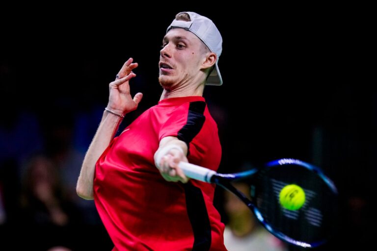 La star canadienne du tennis Shapovalov conserve son style agressif sous la direction de son nouvel entraîneur