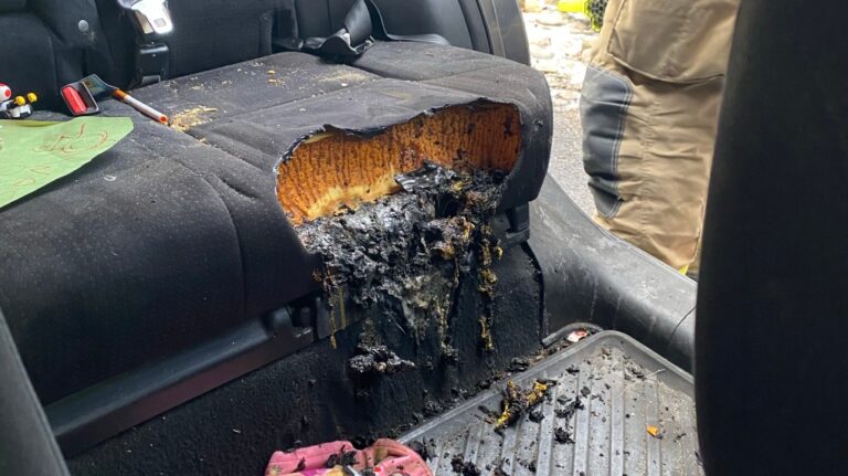 La voiture d'une femme de la région de Montréal s'est effondrée après l'incendie d'une batterie au lithium