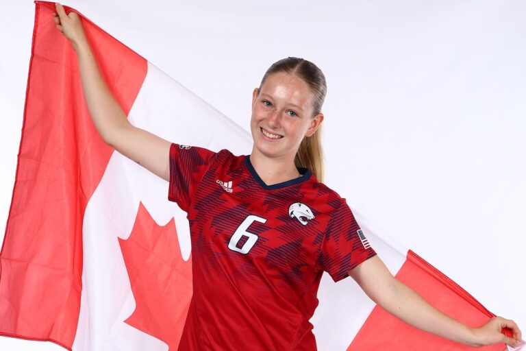 L'ailier/attaquant adolescent April Lantaigne signe avec l'AFC Toronto de la NSL