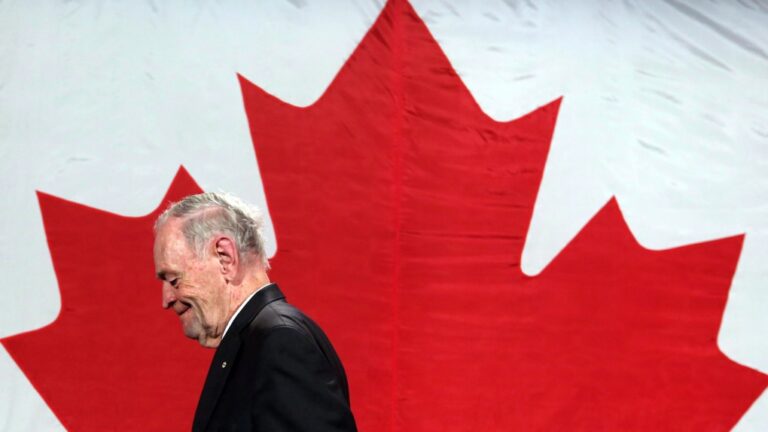 L'ancien premier ministre Chrétien affirme que le Parti libéral doit revenir au « centre radical »