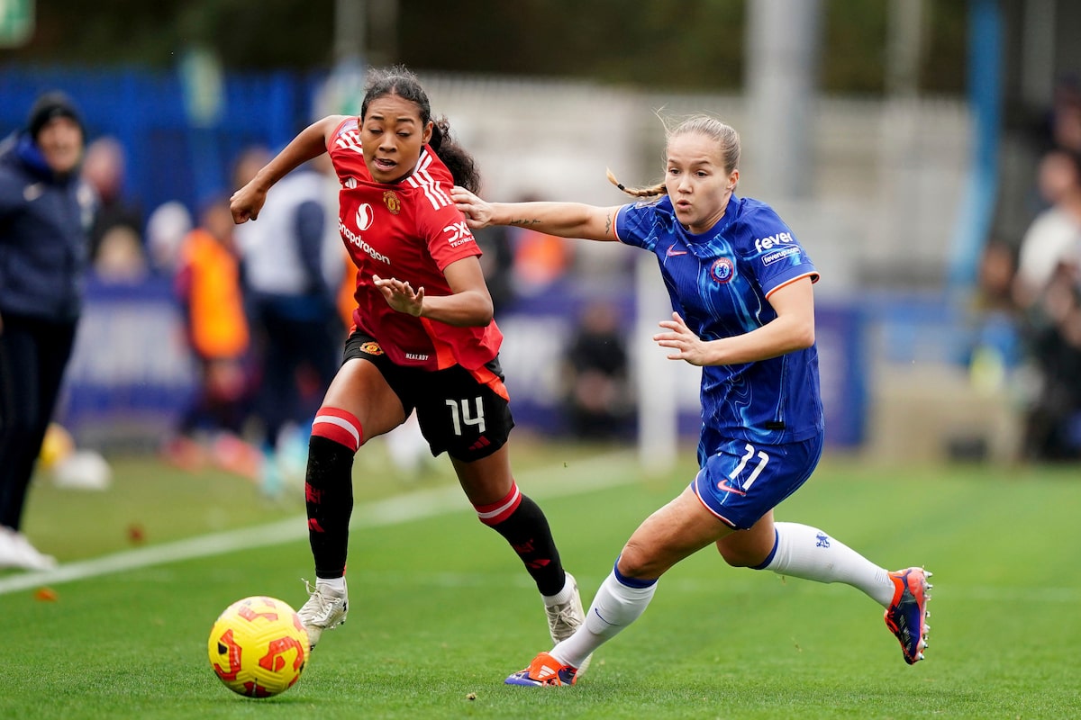 L'arrière canadien Jayde Rivière signe un nouveau contrat avec Manchester United